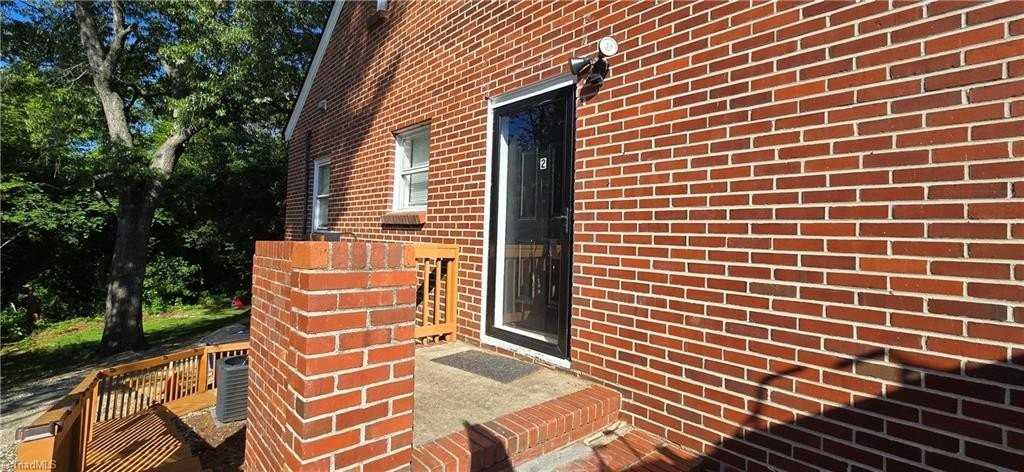 2912 Woodleigh St #2 - Photo 3 of 19