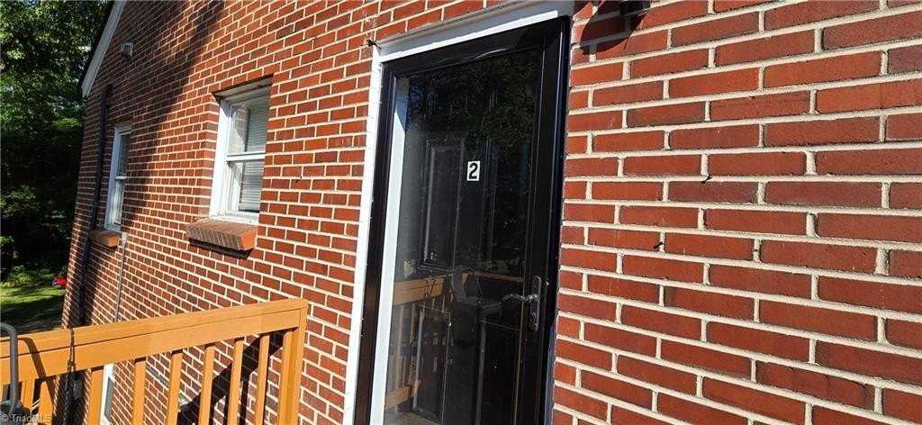 2912 Woodleigh St #2 - Photo 4 of 19