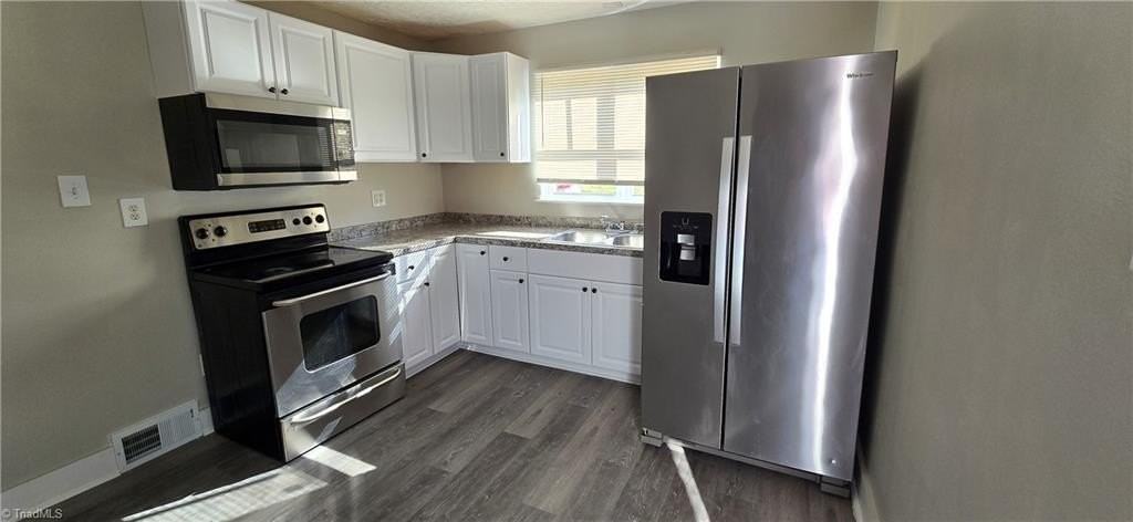2912 Woodleigh St #2 - Photo 5 of 19