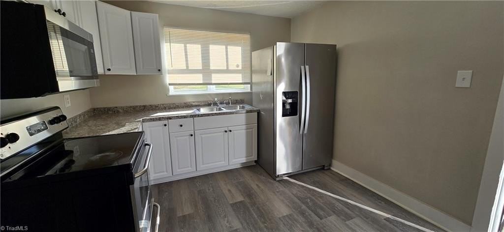 2912 Woodleigh St #2 - Photo 6 of 19