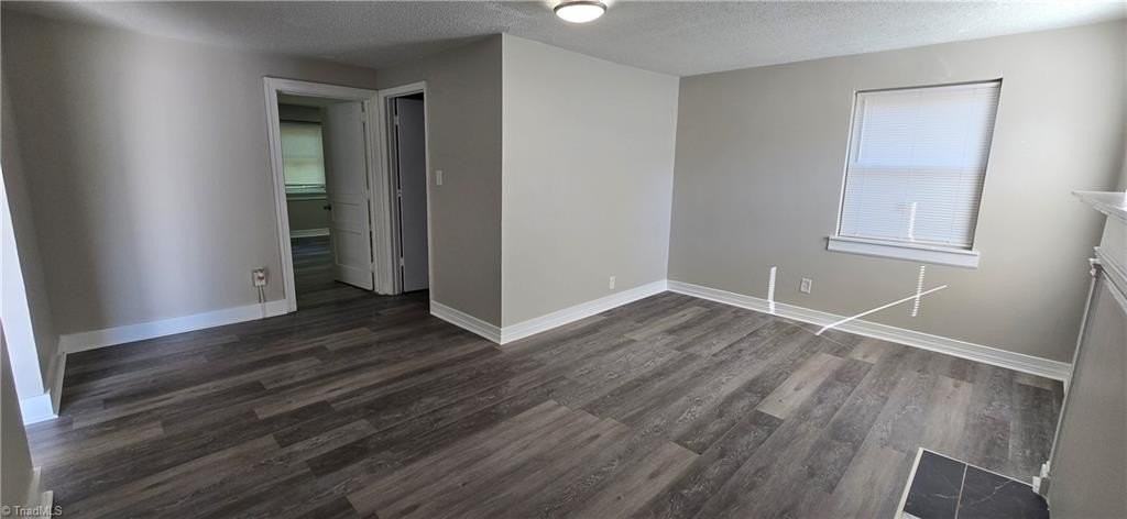 2912 Woodleigh St #3 - Photo 3 of 18