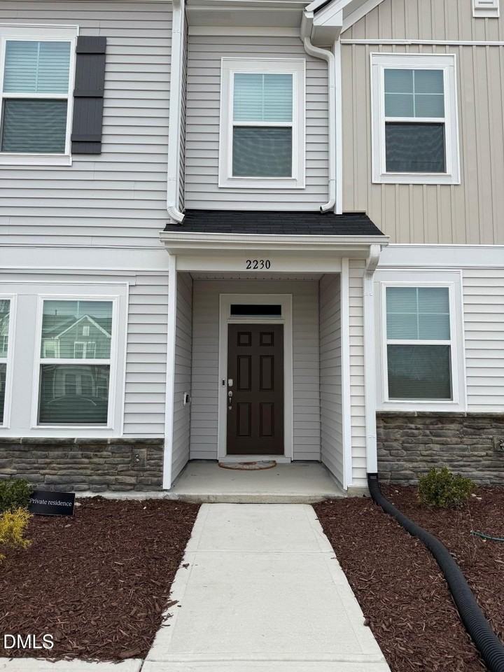 2230 Kasota Ln - Photo 2 of 41