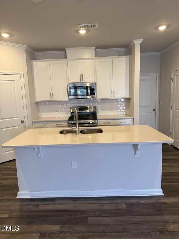 2230 Kasota Ln - Photo 5 of 41