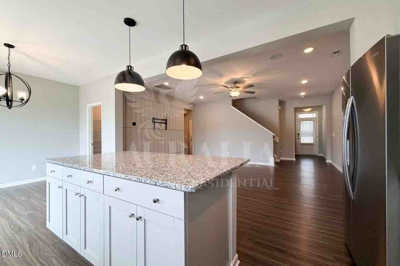 111 Lennei Ln - Photo 2 of 37
