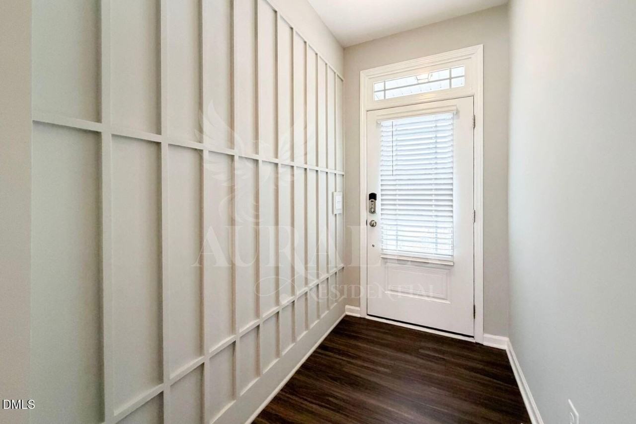 111 Lennei Ln - Photo 3 of 37