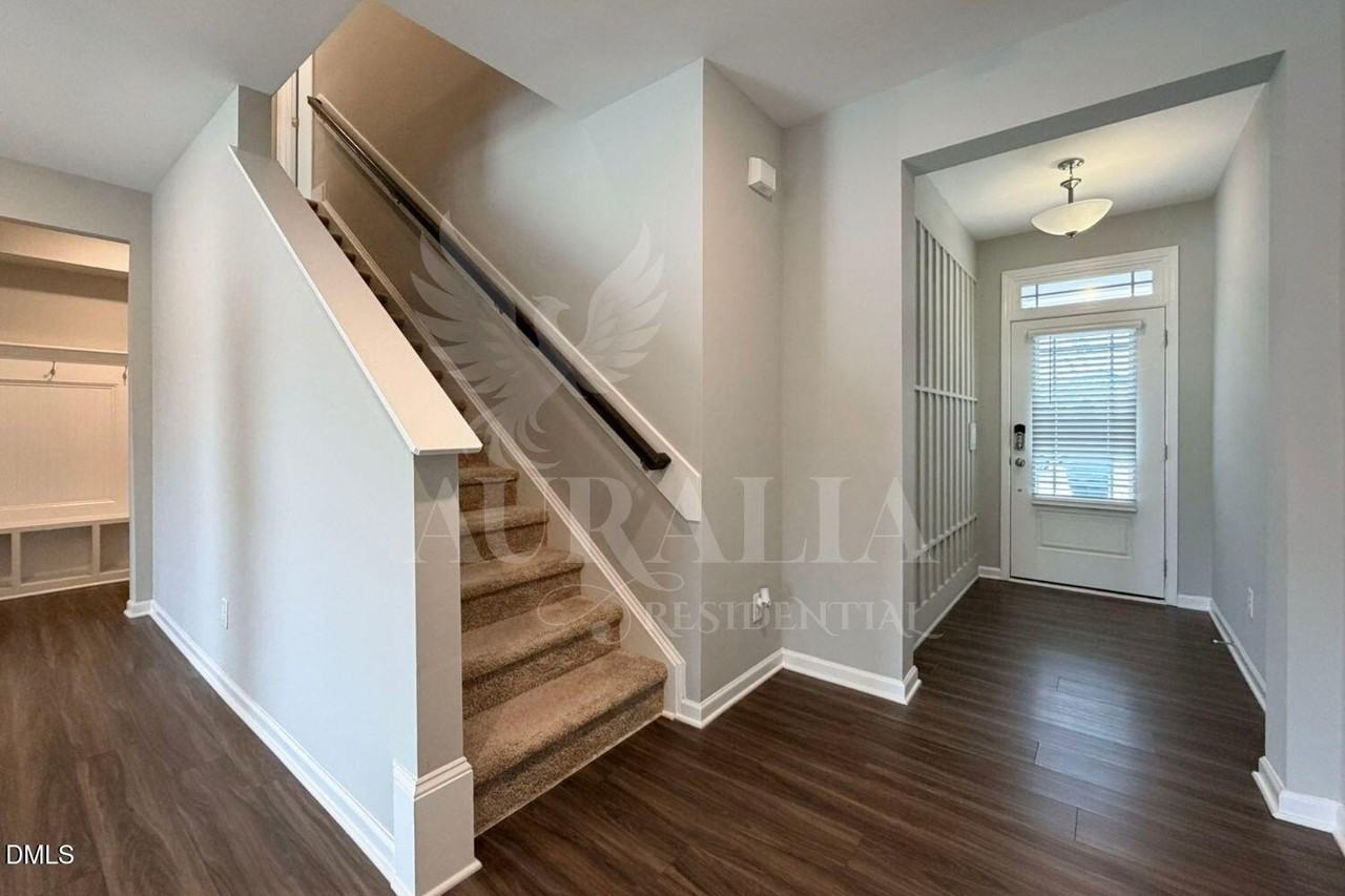111 Lennei Ln - Photo 4 of 37