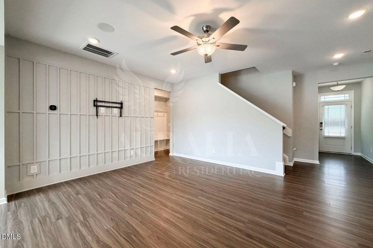 111 Lennei Ln - Photo 5 of 37