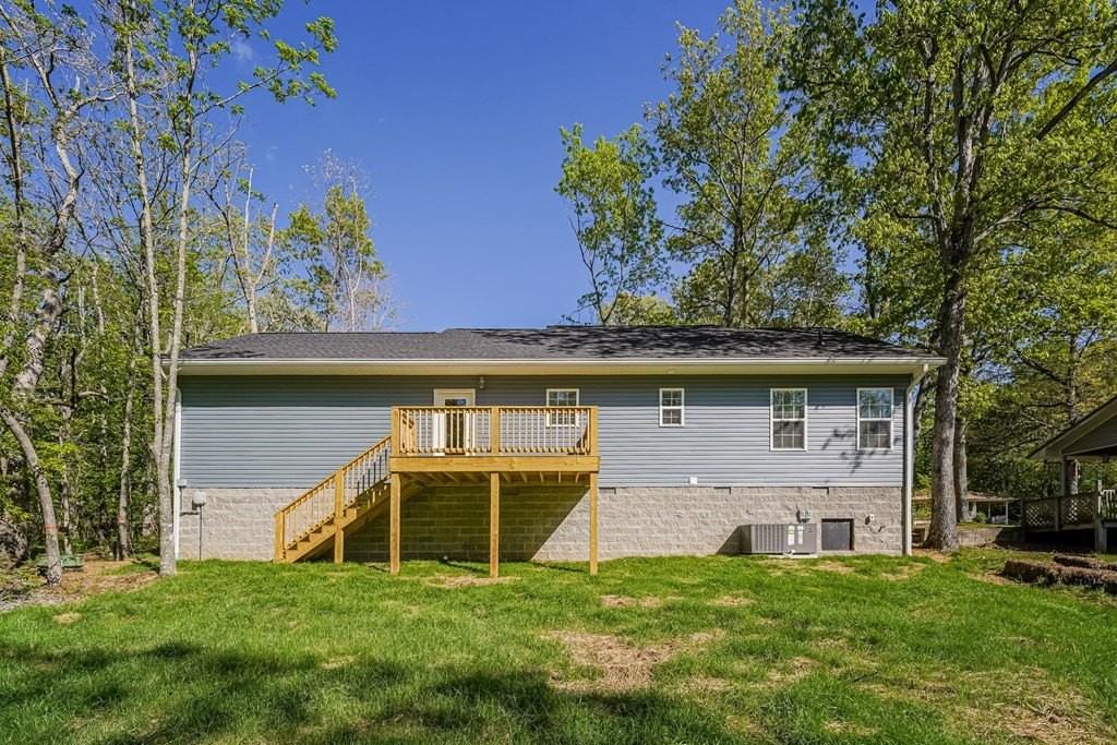 165 Lakeshire Dr - Photo 2 of 15