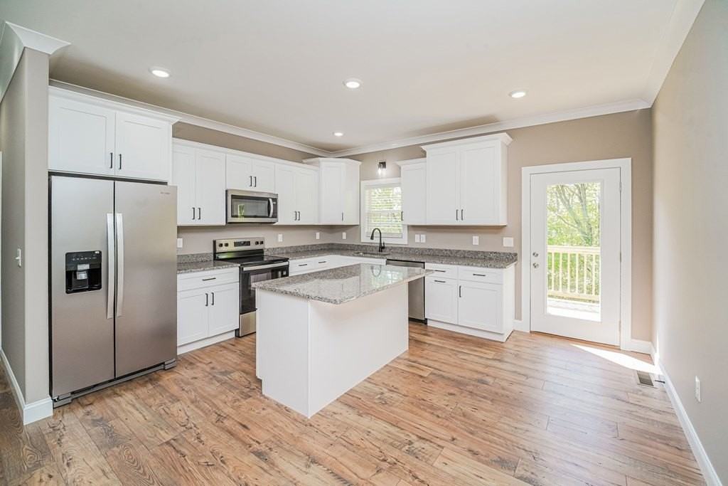 165 Lakeshire Dr - Photo 4 of 15