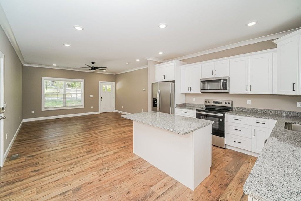 165 Lakeshire Dr - Photo 5 of 15