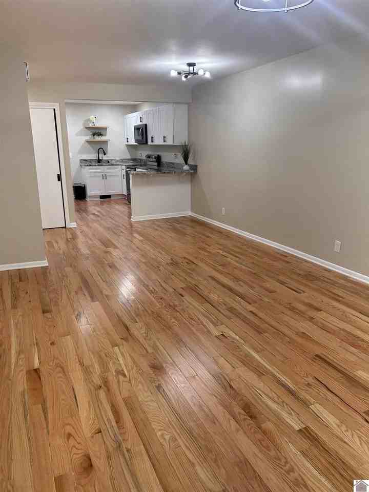 1900 Jefferson St - Photo 2 of 15