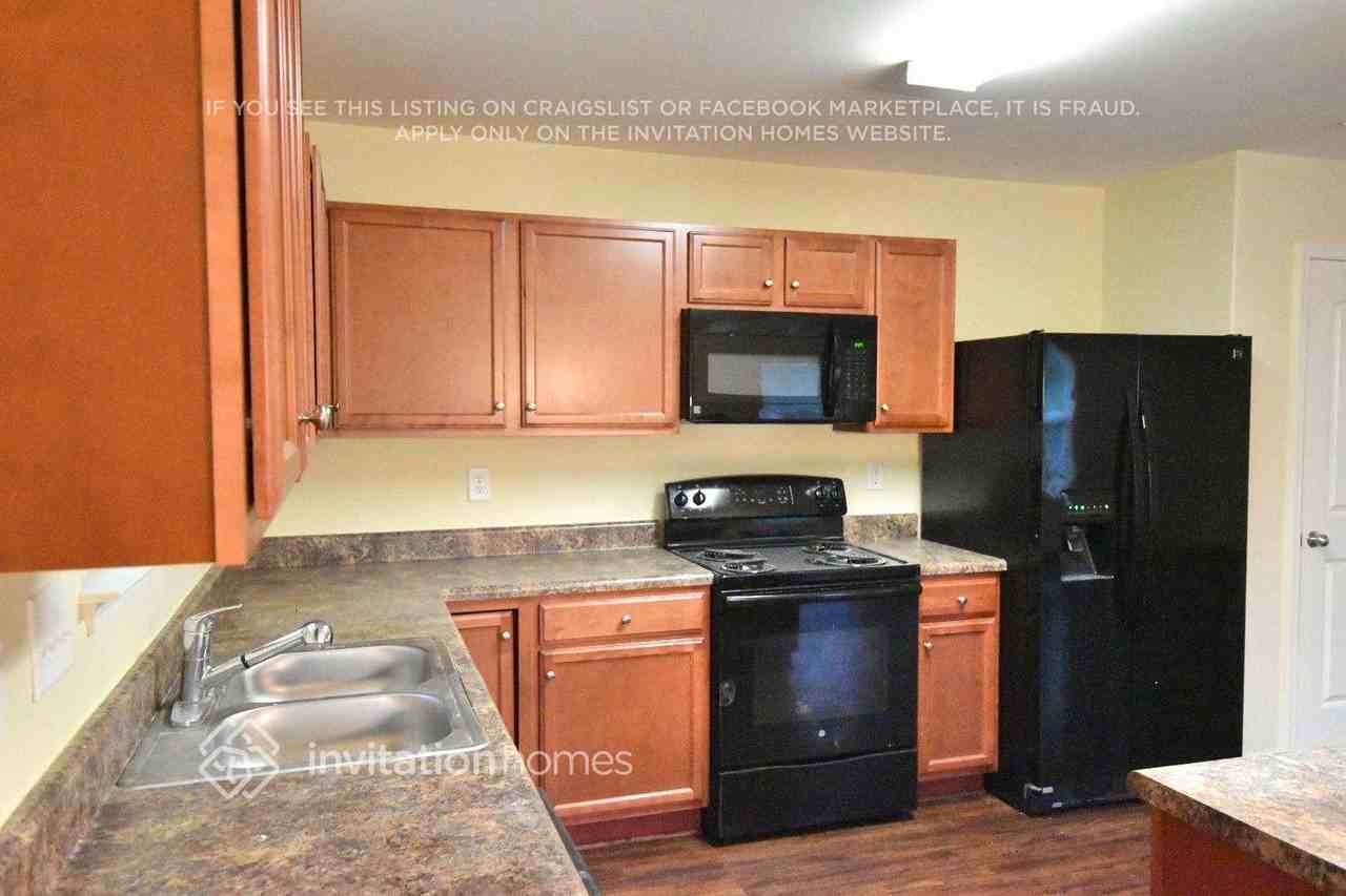 5056 Broad Leaf Ct - Photo 6 of 18