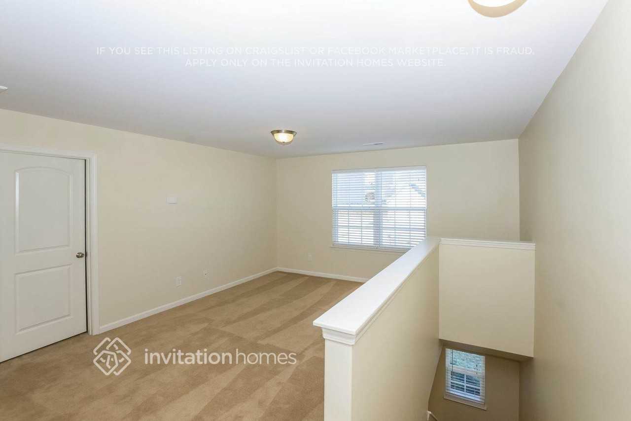 5056 Broad Leaf Ct - Photo 7 of 18