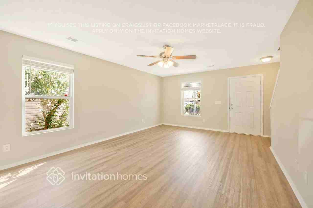 2888 Creekbend Dr - Photo 3 of 26
