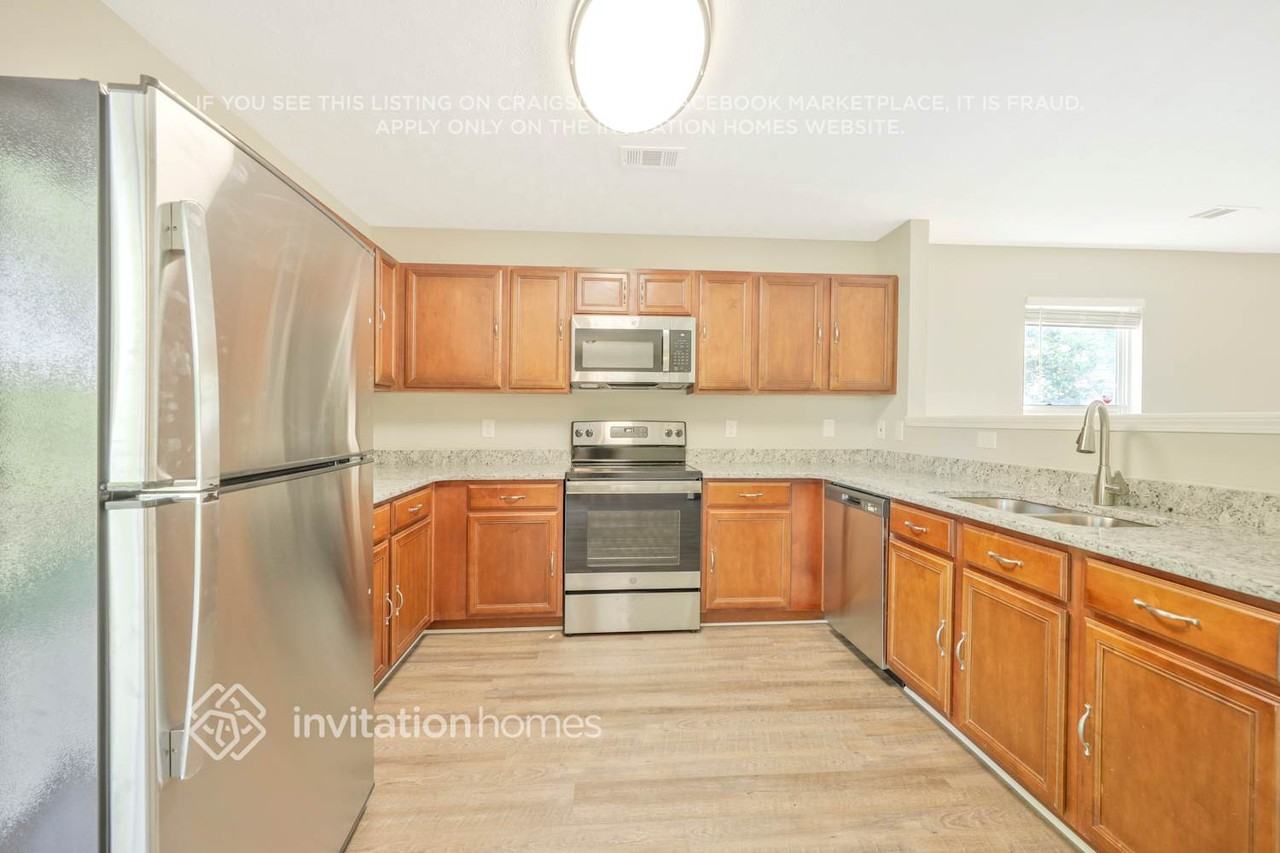 2888 Creekbend Dr - Photo 7 of 26
