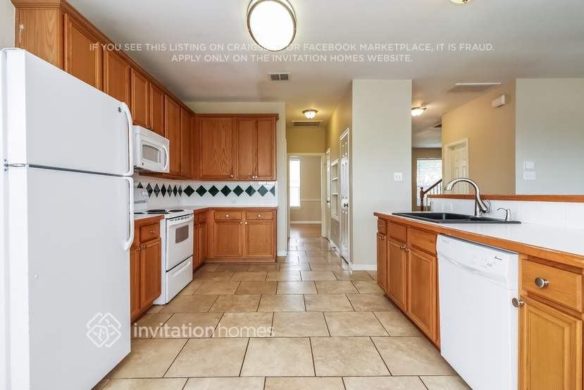 5237 Bay View Dr - Photo 4 of 16
