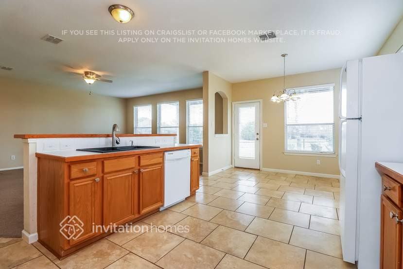 5237 Bay View Dr - Photo 5 of 16