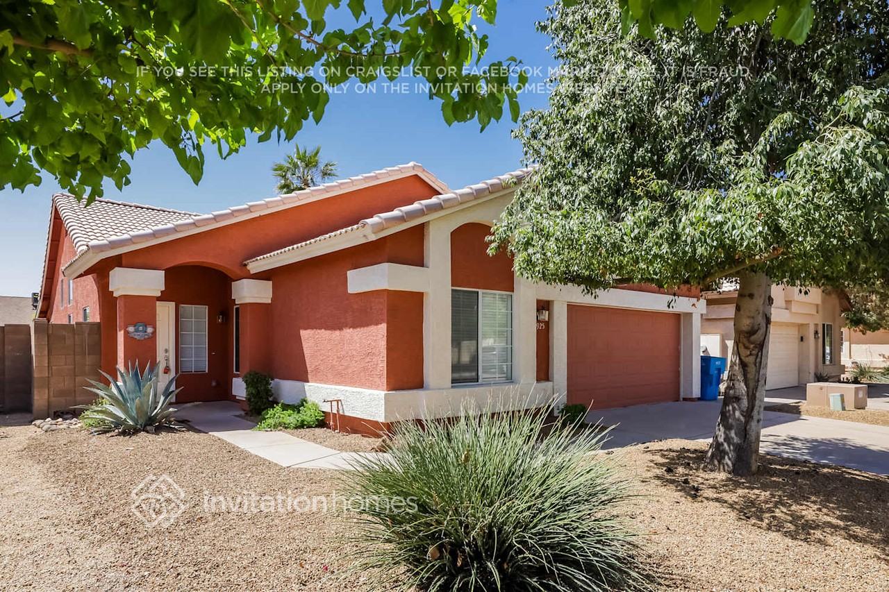 1925 E Fellars Dr - Photo 2 of 16