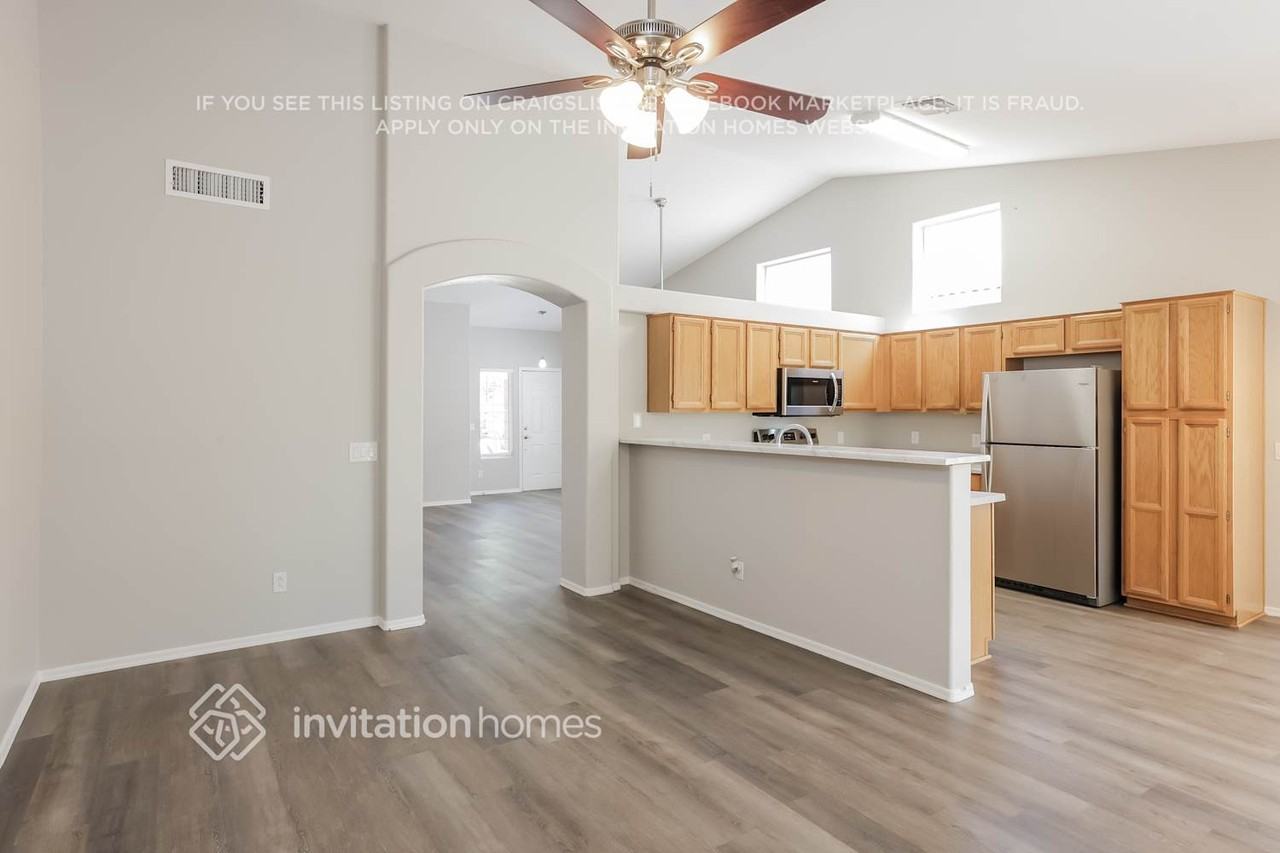 1925 E Fellars Dr - Photo 5 of 16