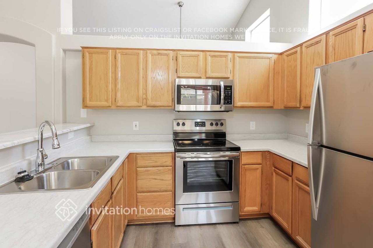 1925 E Fellars Dr - Photo 6 of 16