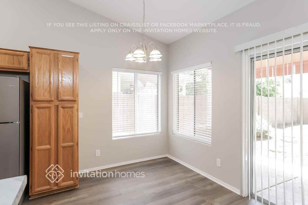 1925 E Fellars Dr - Photo 7 of 16