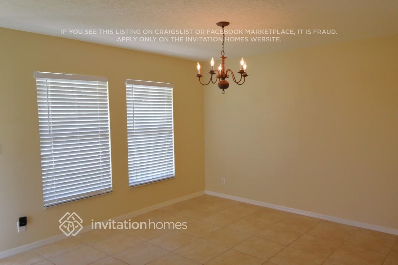 2321 Sw Kent Cir - Photo 2 of 12