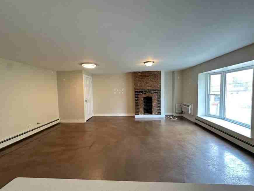 327 Van Brunt St - Photo 3 of 10