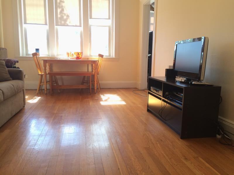 1715 Commonwealth Ave - Photo 6 of 10