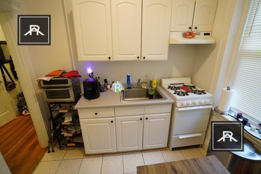 8 Camelot Ct - Photo 4 of 10