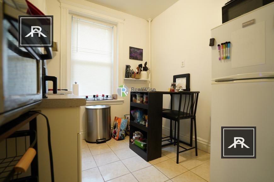 8 Camelot Ct - Photo 5 of 10