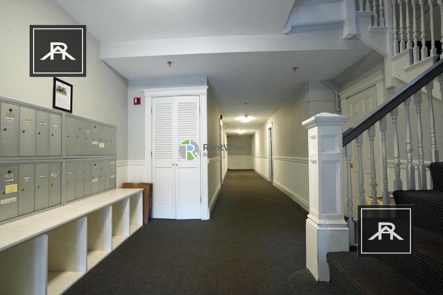 8 Camelot Ct - Photo 6 of 10