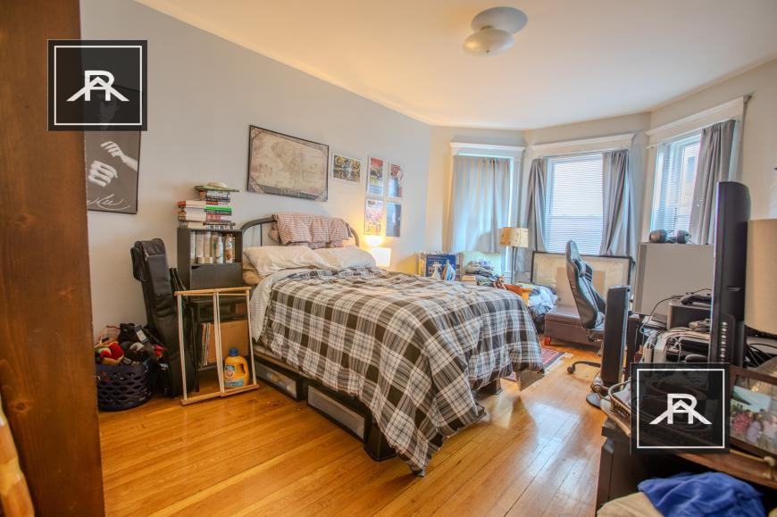 233 Kelton St - Photo 5 of 7