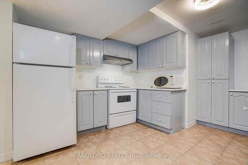 8 Wood Dale Rd - Photo 5 of 10