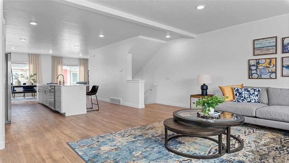 889 E Seaside St - Photo 6 of 38