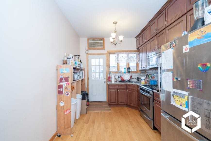 3322 12th Ave - Photo 7 of 10