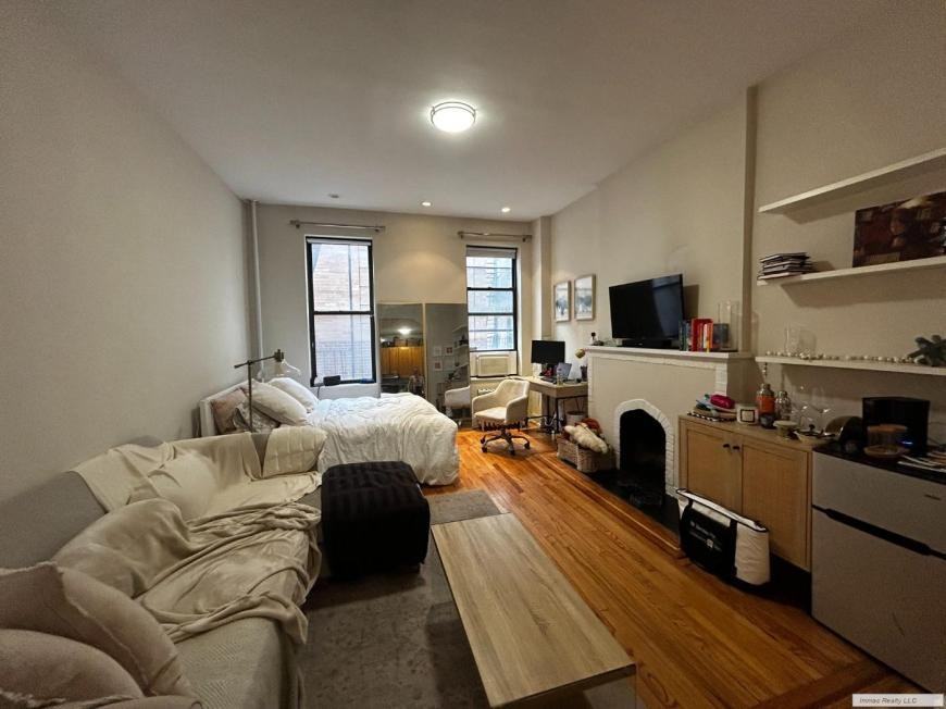 161 W 10th St - Photo 2 of 10