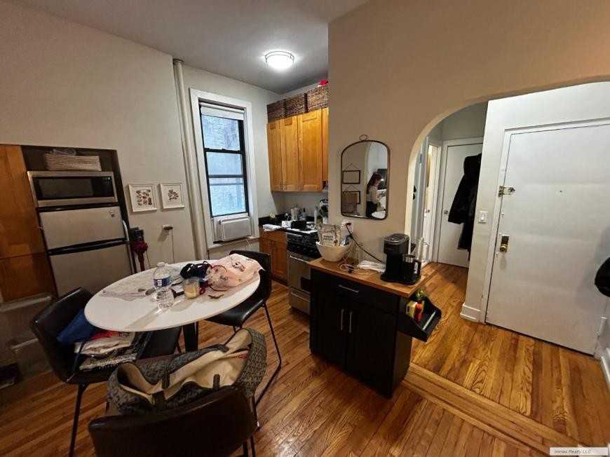 161 W 10th St - Photo 5 of 10