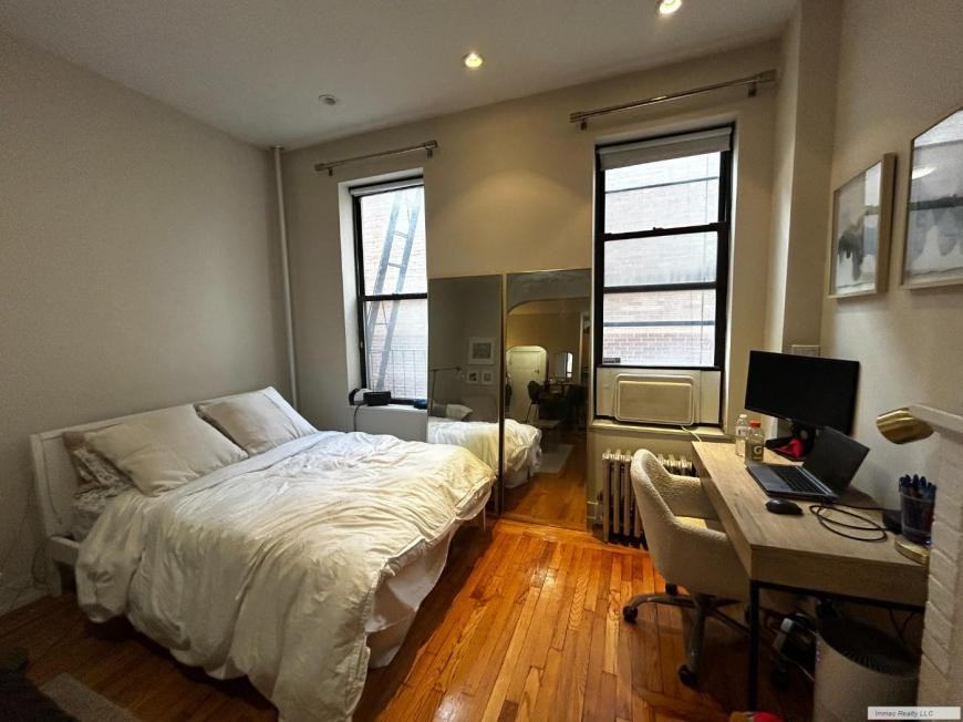 161 W 10th St - Photo 6 of 10