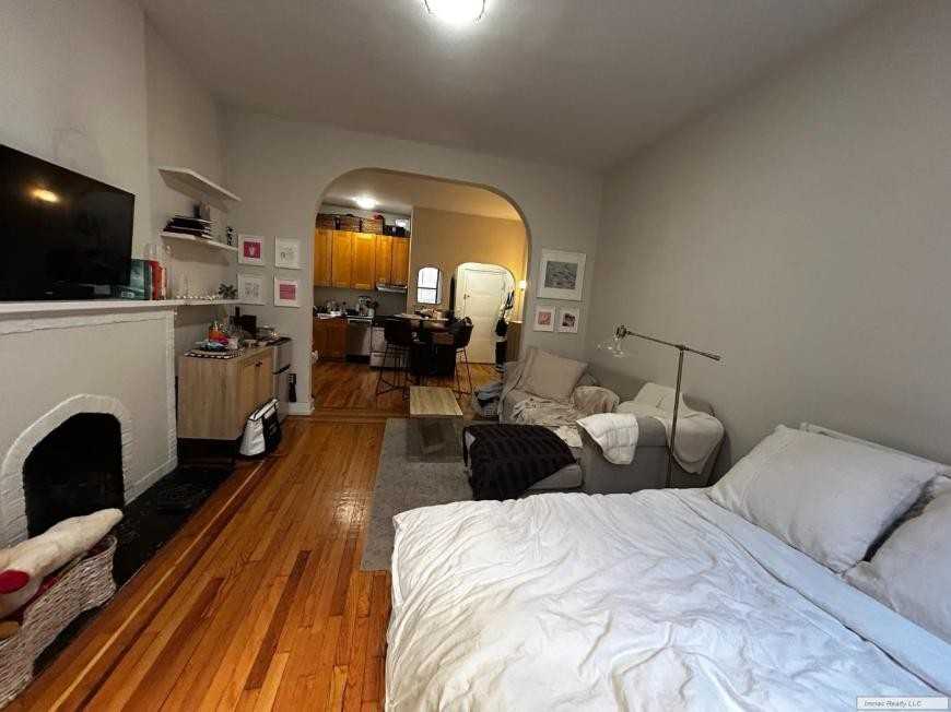 161 W 10th St - Photo 7 of 10