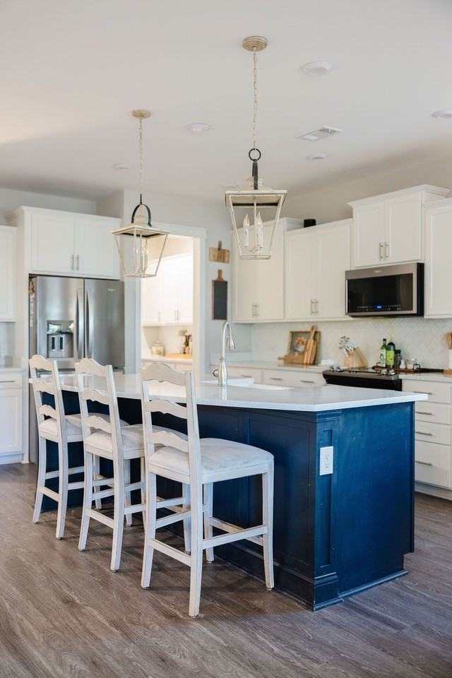 815 Waterways Pkwy S - Photo 2 of 43