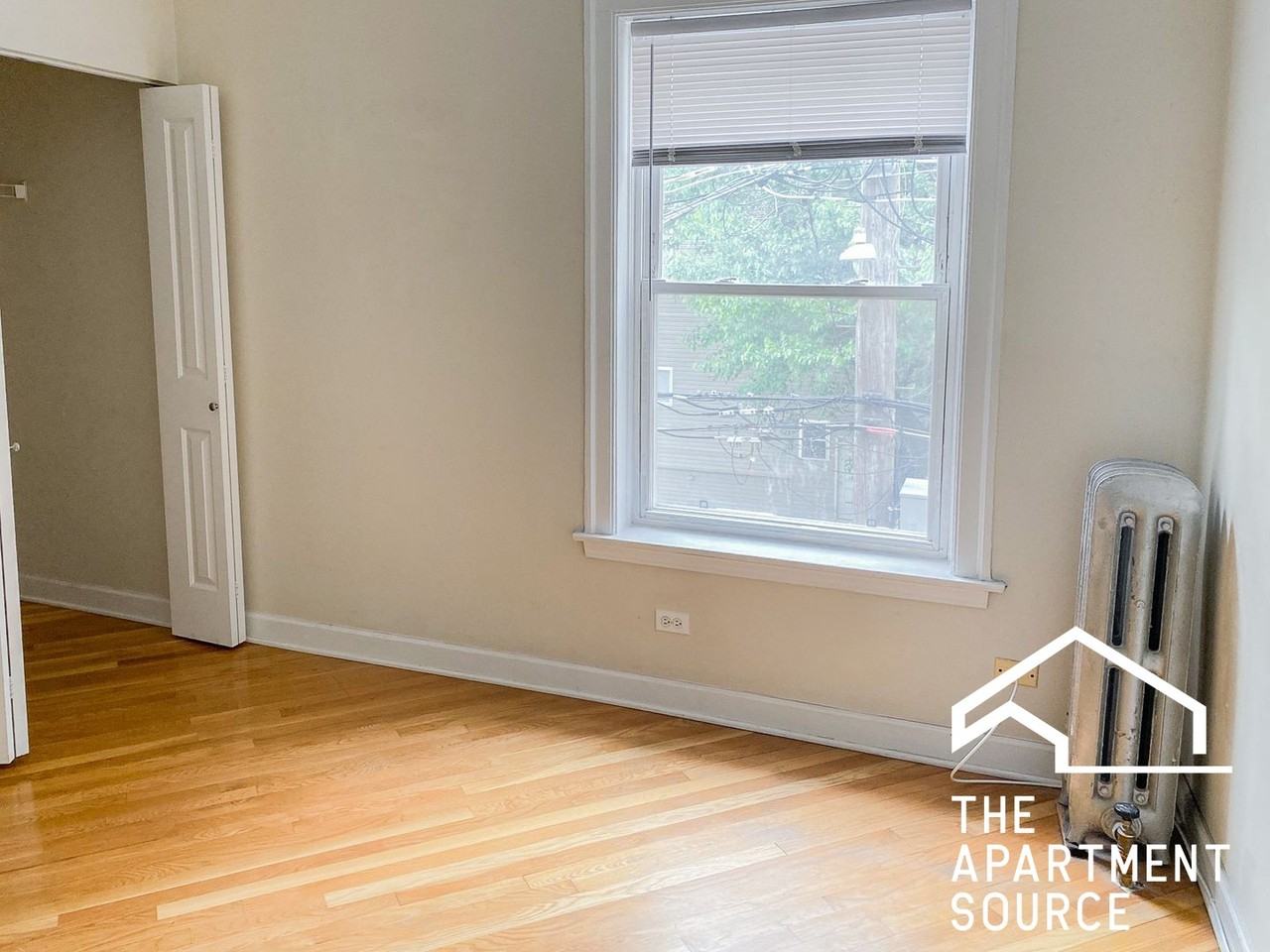 3920 N Pine Grove Ave #2N - Photo 3 of 8