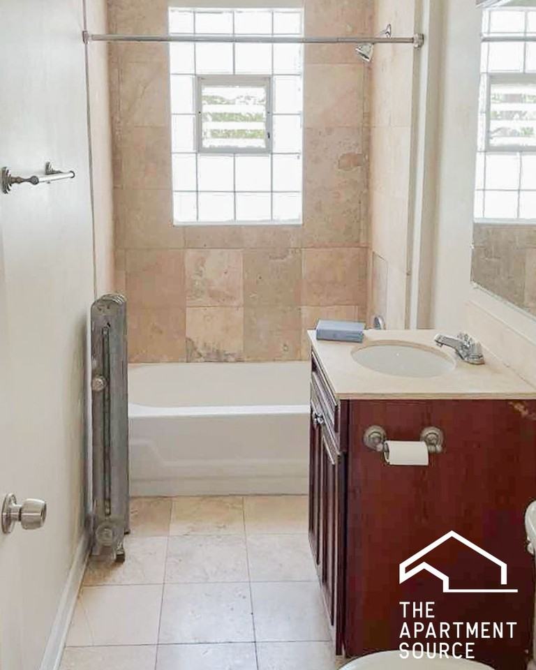 3920 N Pine Grove Ave #2N - Photo 4 of 8