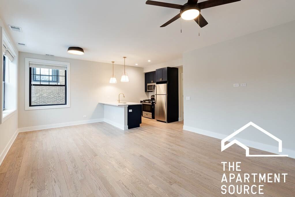 4405 N Seeley Ave #2F - Photo 4 of 11