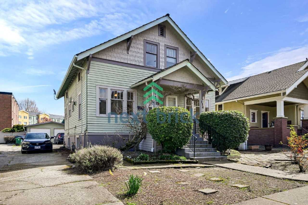 112 Wells Ave S - Photo 2 of 17