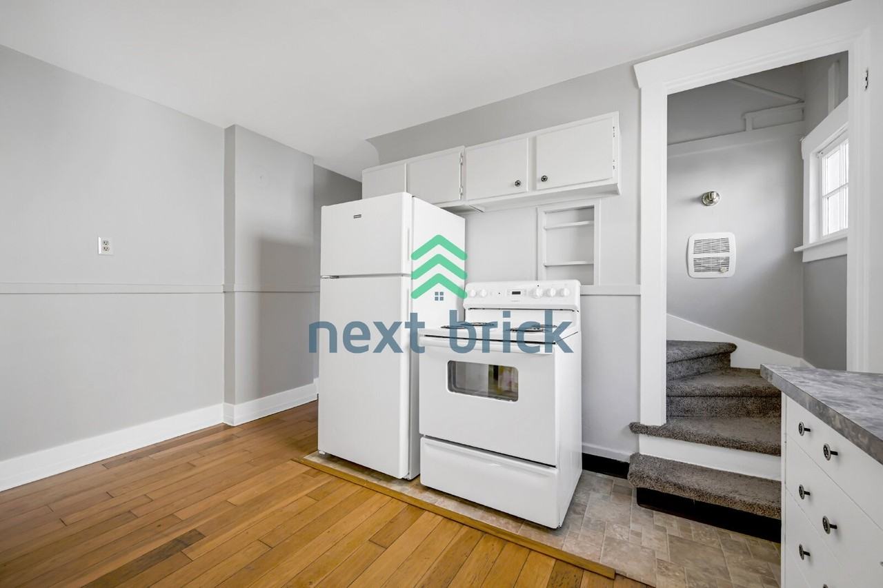 112 Wells Ave S - Photo 6 of 17
