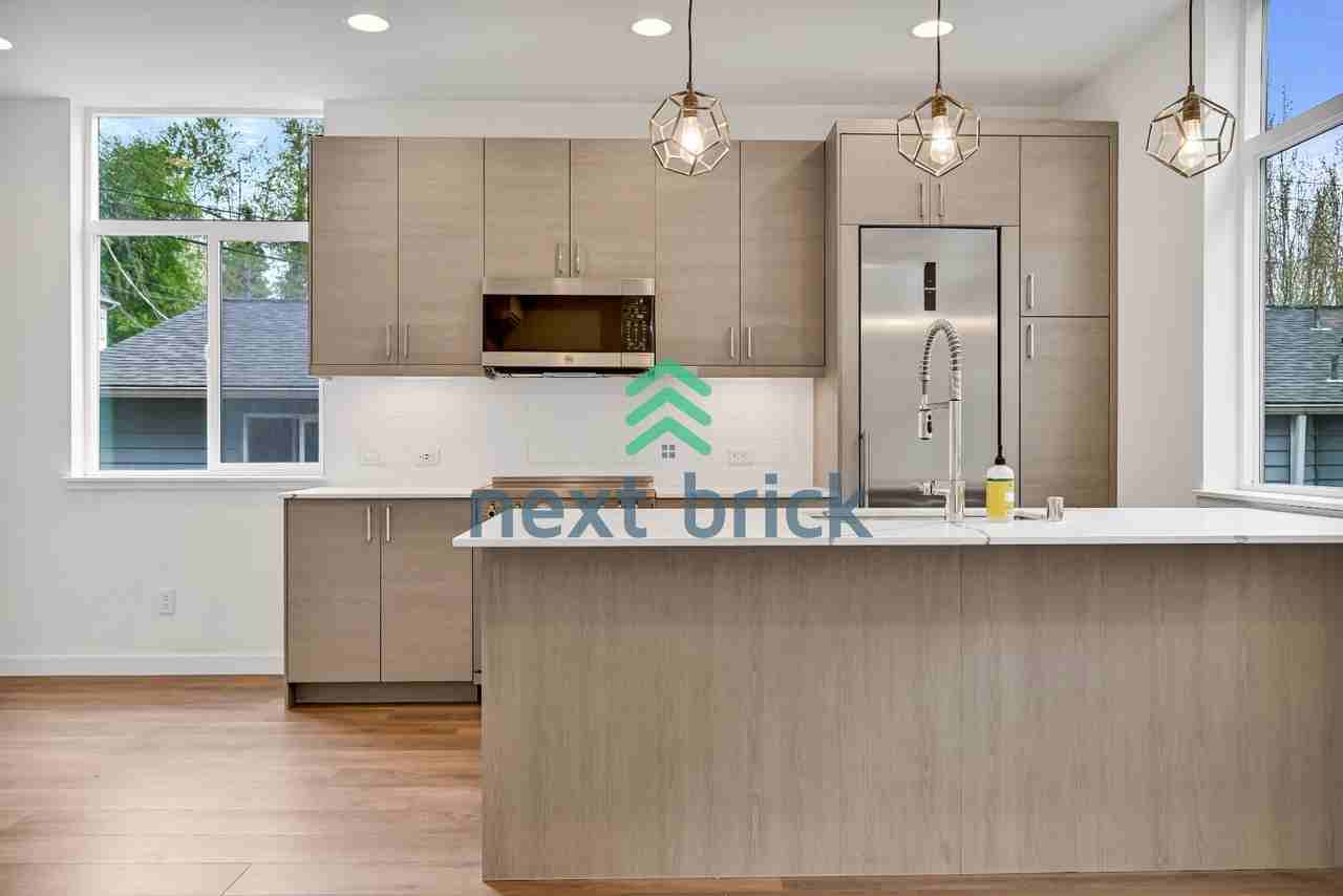 1907 15th Ave S #B - Photo 2 of 21