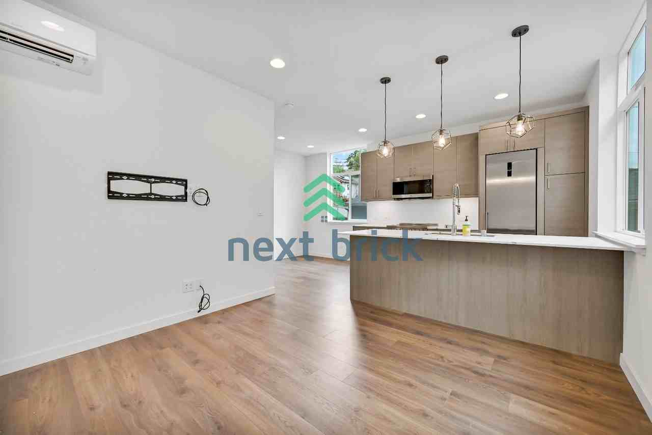 1907 15th Ave S #B - Photo 3 of 21
