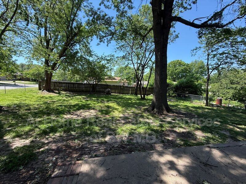 3715 S Walnut Hill Ave - Photo 2 of 14