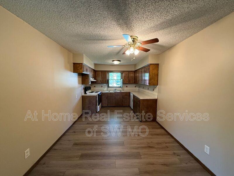3715 S Walnut Hill Ave - Photo 5 of 14