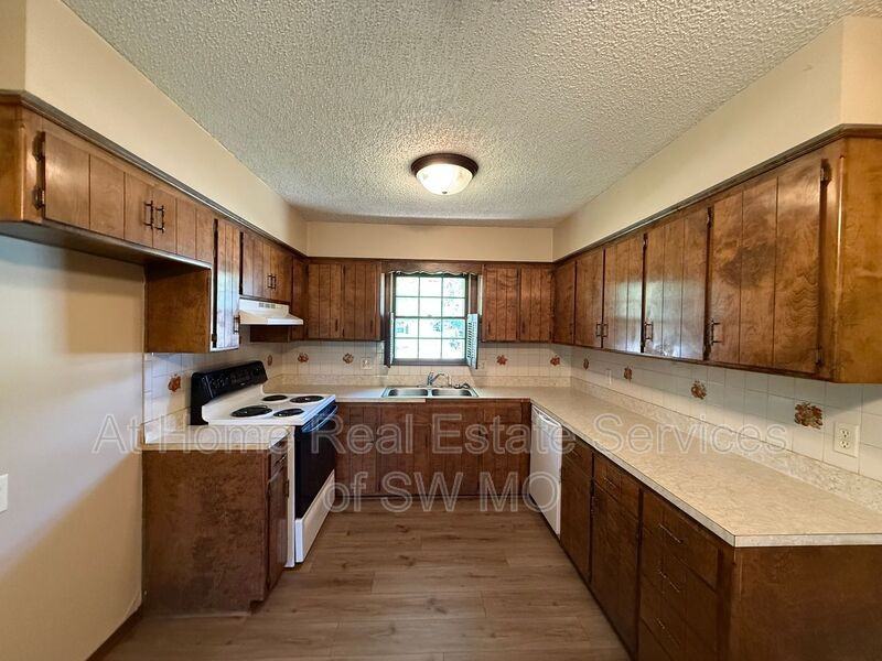 3715 S Walnut Hill Ave - Photo 6 of 14